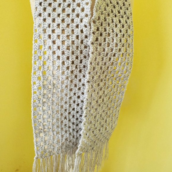 Crochet Gray Fringe Scarf/New - Picture 6 of 6